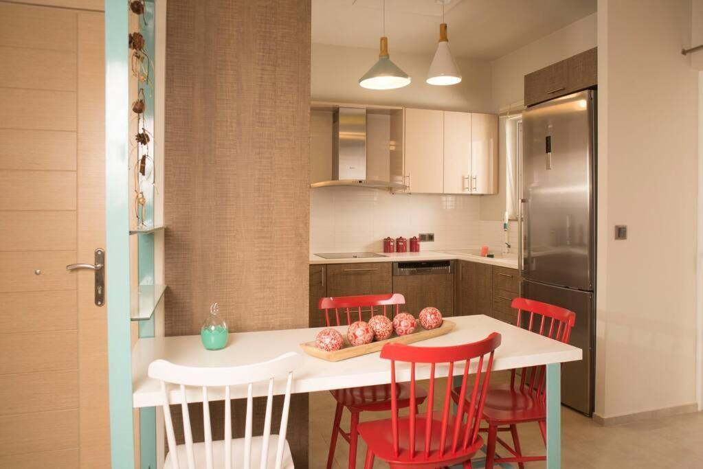 Deluxe Apartment In The Center カラマタ エクステリア 写真