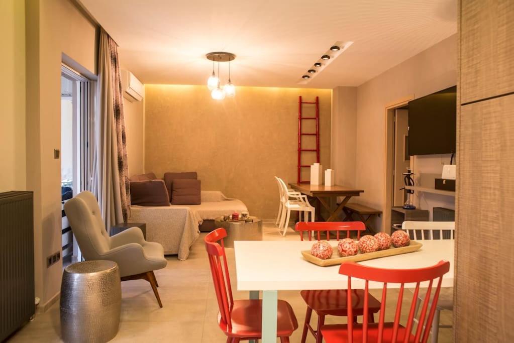 Deluxe Apartment In The Center カラマタ エクステリア 写真