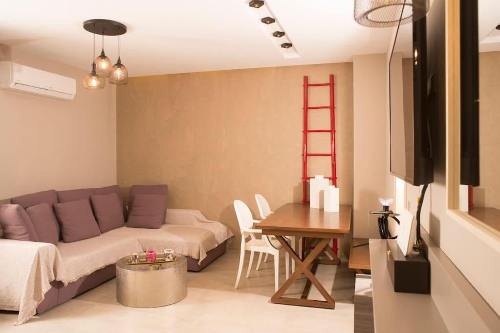 Deluxe Apartment In The Center カラマタ エクステリア 写真