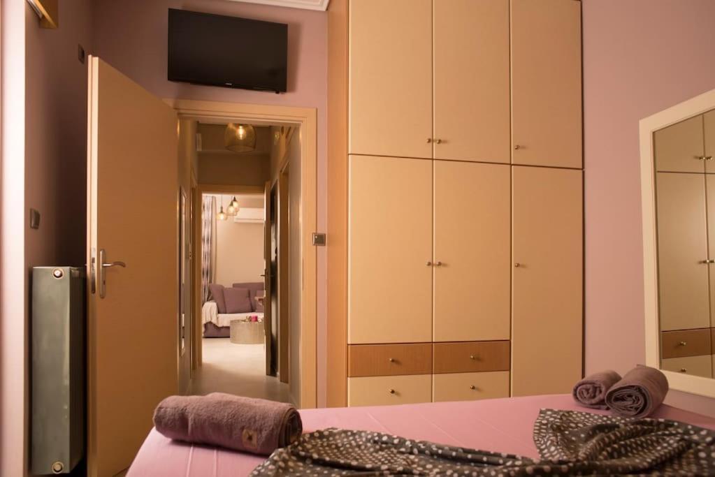 Deluxe Apartment In The Center カラマタ エクステリア 写真