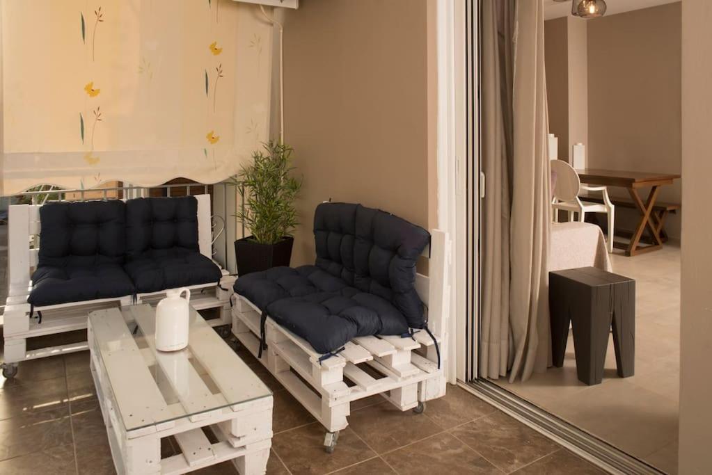 Deluxe Apartment In The Center カラマタ エクステリア 写真