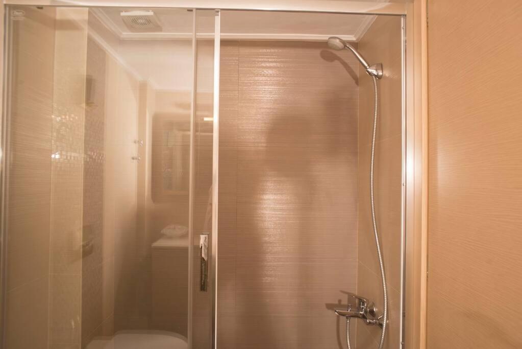 Deluxe Apartment In The Center カラマタ エクステリア 写真