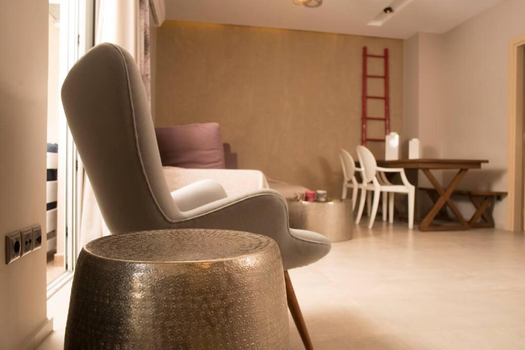 Deluxe Apartment In The Center カラマタ エクステリア 写真